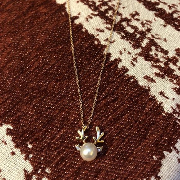 Pearl Deer Necklace (Gold) - Picture 6 of 6
